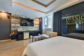 Moon Bay Hotel