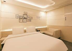 Moon Bay Hotel