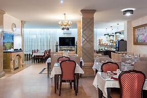 HOTEL ROYAL