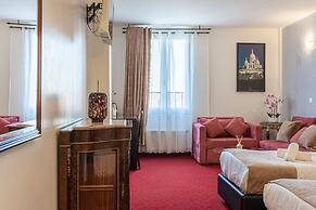 HOTEL ROYAL