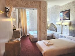 HOTEL ROYAL