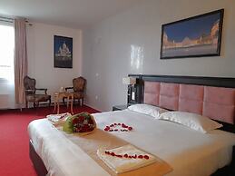 HOTEL ROYAL