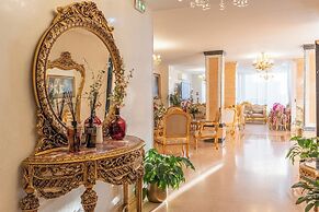 HOTEL ROYAL