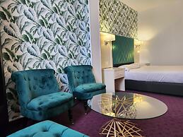 HOTEL ROYAL
