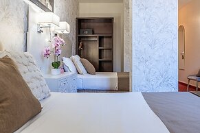HOTEL ROYAL