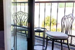 Motif Hotel