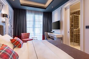 Motif Hotel