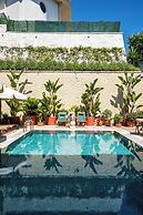 Motif Hotel
