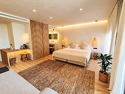 S Estancia Suites
