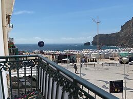 Amazing View Steps to Beach 4beds,ac,self Check-in