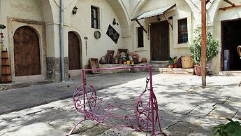 Armesos Cave Hotel