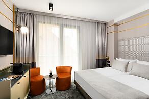 Emerald Hotel