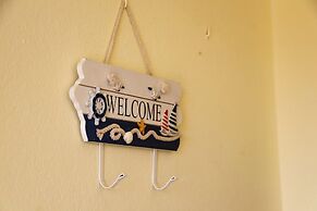 Apartment - Sleeps 2, Parking & Pool Access