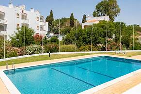 Apartment - Sleeps 2, Parking & Pool Access