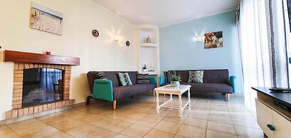 Apartment - Sleeps 2, Parking & Pool Access