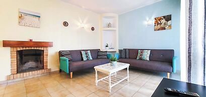 Apartment - Sleeps 2, Parking & Pool Access
