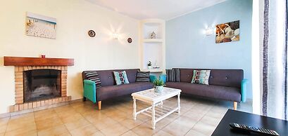 Apartment - Sleeps 2, Parking & Pool Access