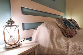 Apartment - Sleeps 2, Parking & Pool Access