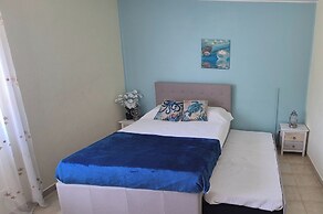 Apartment - Sleeps 2, Parking & Pool Access