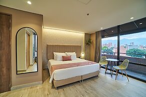Eutopiq Hotel
