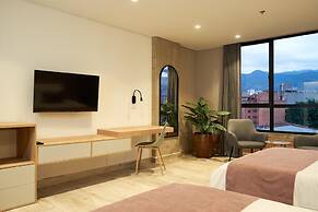 Eutopiq Hotel