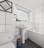 Three Bedroom Apartment by Klass Living Serviced Accommodation Coatbri