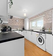 Three Bedroom Apartment by Klass Living Serviced Accommodation Coatbri
