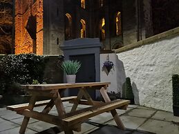 2 Abbey Row