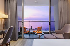 Le Sands Oceanfront Danang Hotel