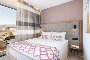 M City Hotel