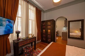 Opera Suites Okanli