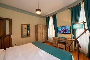 Opera Suites Okanli