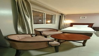 Decale Palace Hotel