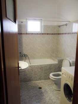 Charming Trikala Apartment With Garden & Central Heating