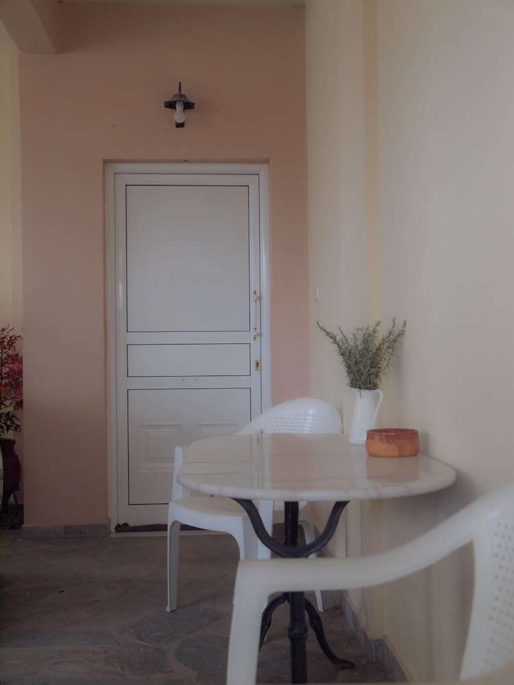 Charming Trikala Apartment With Garden & Central Heating