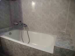 Charming Trikala Apartment With Garden & Central Heating