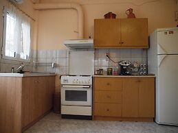 Charming Trikala Apartment With Garden & Central Heating