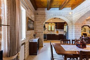 Peacefull Stone-Built Villa