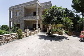 Peacefull Stone-Built Villa