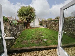 6 Milton Place