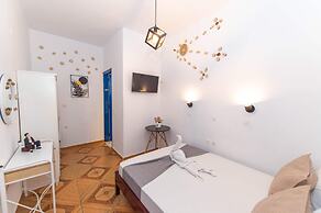 Lunar Santorini Hotel