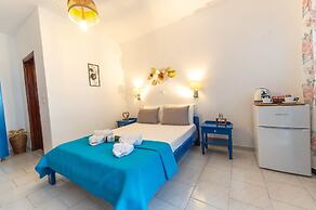 Lunar Santorini Hotel
