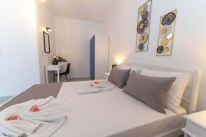Lunar Santorini Hotel