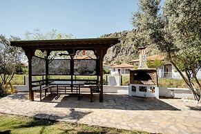 Bybassios Hotel