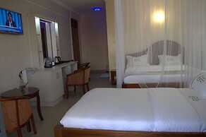 Two Oceans Hotel-Voi