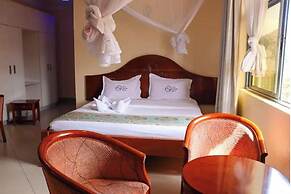 Two Oceans Hotel-Voi