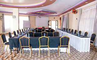 Two Oceans Hotel-Voi