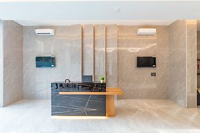 AR Suites Jewels Royale