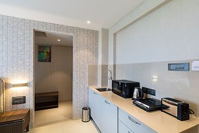 AR Suites Jewels Royale