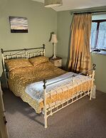 2 Bed Cottage - Sleeps 4 - Pets - Parking